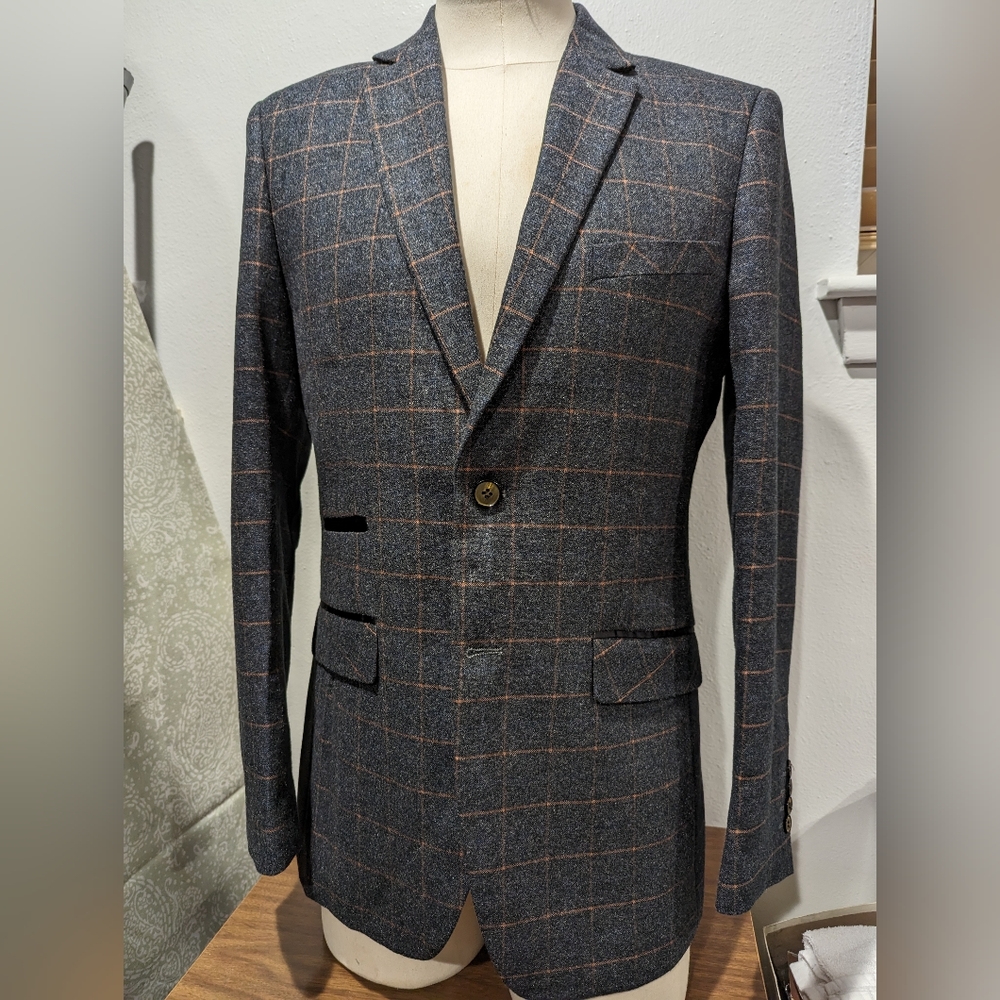 Men's suit 40r fitted 3 piece Nwot